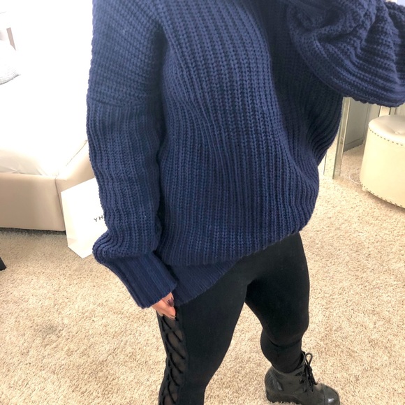 Luxurious Navy Blue Sweater - Picture 7 of 7